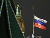 Kreml spustil vlajky na pl erdi.